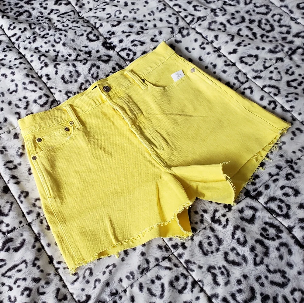 (Tall) NWT Gap Yellow High-Rise Cheeky Shorts